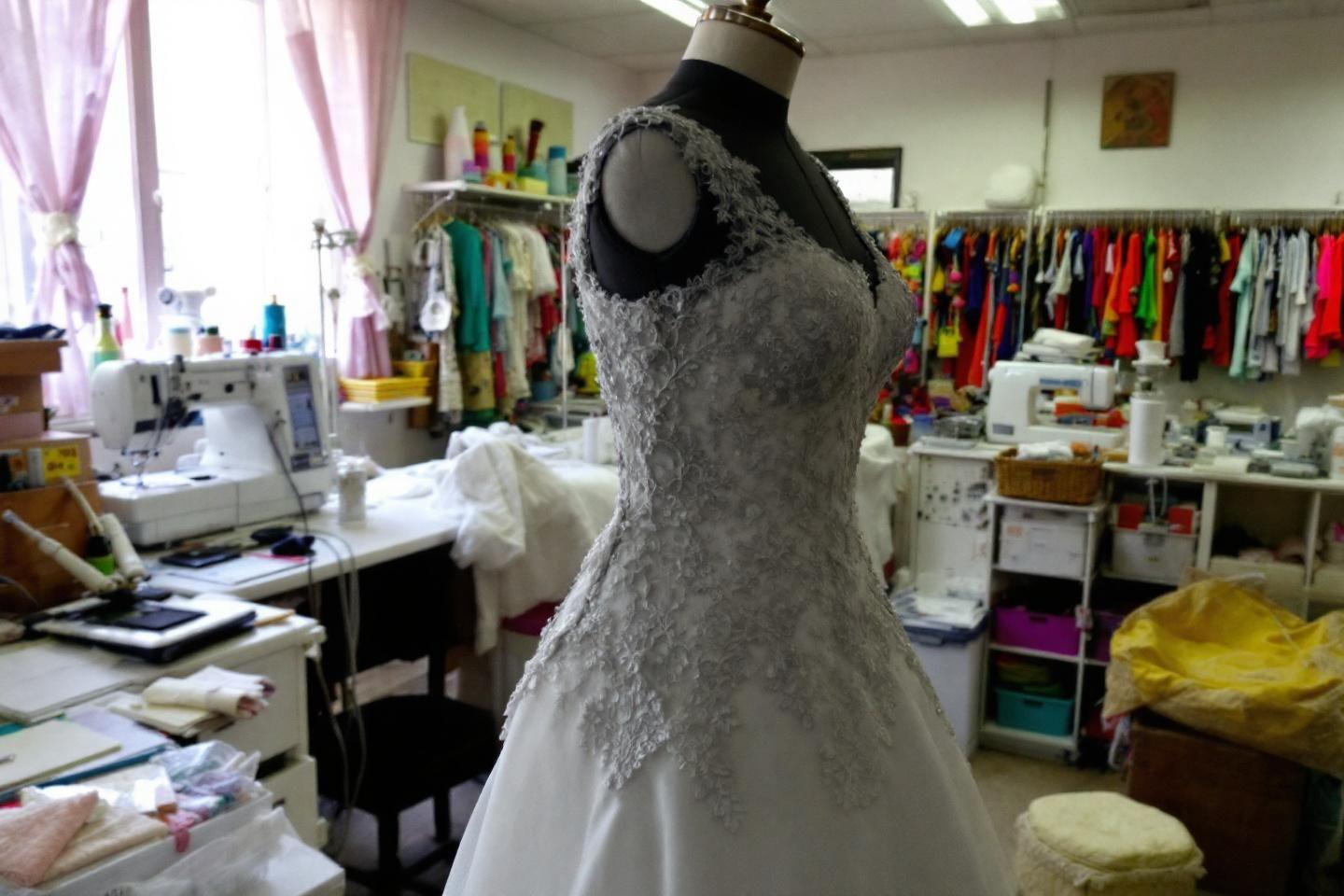 Retouches robe de mariée : combien ça coûte et quand ?